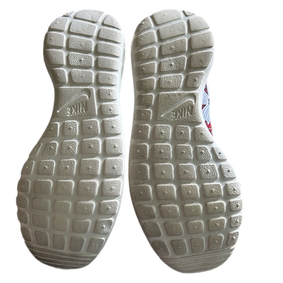 WOMENS NIKE ROSHE RUN ALOHA HAWAIIAN PRINT RED SAIL - Picture 5 of 8